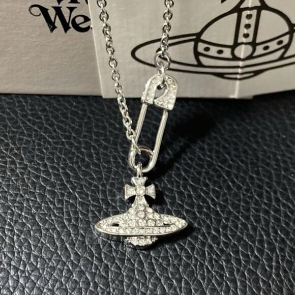 Vivienne Westwood Orb Safety Pin Necklace Silver Chain Pendant with drawstring - Picture 1 of 16